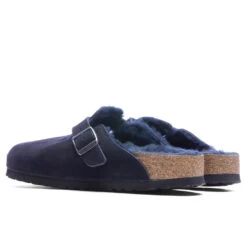 Birkenstock Narrow Boston Shearling - Midnight -Best Shoes Shop Birkenstock Narrow Boston Shearling Midnight 1020584 10 24 22 Feature VR 2