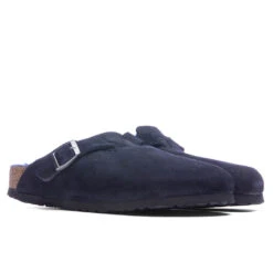 Birkenstock Narrow Boston Shearling - Midnight -Best Shoes Shop Birkenstock Narrow Boston Shearling Midnight 1020584 10 24 22 Feature VR 3