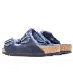 Birkenstock Wide Arizona Shearling - Midnight 7 Birkenstock Wide Arizona Shearling - Midnight -Best Shoes Shop Birkenstock Wide Arizona Shearling Midnight 1020592 09 04 22 Feature JM 5