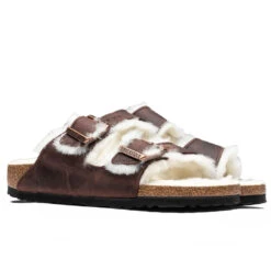 Birkenstock Women's Narrow Arizona Shearling - Habana Oil -Best Shoes Shop Birkenstock Women s Narrow Arizona Shearling BERYL 1023259 09 04 22 Feature JM 6
