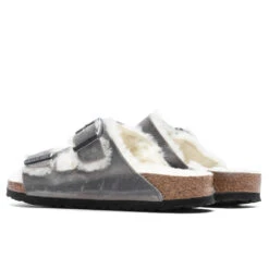 Birkenstock Women's Narrow Arizona Shearling - Iron Oil -Best Shoes Shop Birkenstock Womens Narrow Arizona Shearling Iron Oil 1021109 12 17 22 S NF Feature 4