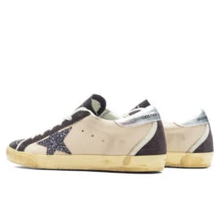 Golden Goose Women's Superstar Glitter Star - Beige/Dark Grey/Grey 6 Golden Goose Women's Superstar Glitter Star - Beige/Dark Grey/Grey -Best Shoes Shop Golden Goose Sneakers Superstar Glitter Star Beige Dark Grey Grey GWF00102.F004109.82159 09 15 23 Feature KN 5