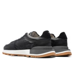 Maison Margiela Runner Evolution Sneakers - Black -Best Shoes Shop Maison Margiela S37WS0575 Sneaker Black S37WS0575 P4341 T8013 08 04 2021 01 3