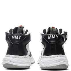 Wayne High OG Sole Leather Sneaker - Black/White 7 Wayne High OG Sole Leather Sneaker - Black/White -Best Shoes Shop Maison Mihara Yasuhiro Wayne High OG Sole Leather Sneaker Black White A08FW705 BLW 01 29 2022 01 5