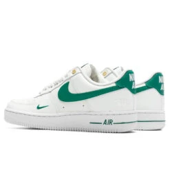 Nike Women's Air Force 1 '07 SE - Sail/Malachite/White/Metallic Gold -Best Shoes Shop Nike Women s Air Force 1 07 SE Sail Malachite White Metallic Gold DQ7582 101 12 05 22 Feature JP 5