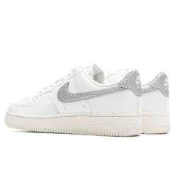 Nike Women's Air Force 1 '07 - Summit White/Metallic Silver 6 Nike Women's Air Force 1 '07 - Summit White/Metallic Silver -Best Shoes Shop Nike Women s Air Force 1 07 Summit White Metallic Silver DQ7569 100 12 05 22 Feature JP 5