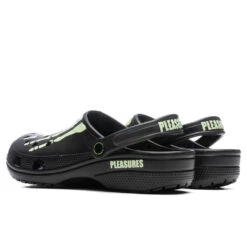Pleasures X Classic Clog - Black 7 Pleasures X Classic Clog - Black -Best Shoes Shop Pleasures x Crocs Classic Clog Black 208267 001 10 28 22 Feature VR 4