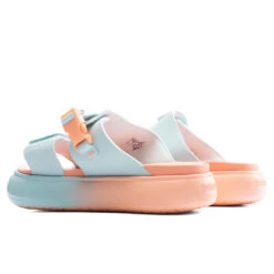 Puma Suede Mayu Sandal Summer Camp - Nitro Blue/Peach Pink -Best Shoes Shop Puma Suede Mayu Sandal Summer Camp Nitro Blue Peach Pink 387453 01 01 21 23 Feature KN 6